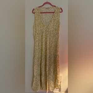 Sleeveless Maxi Dress w/ yellow flower print - size L